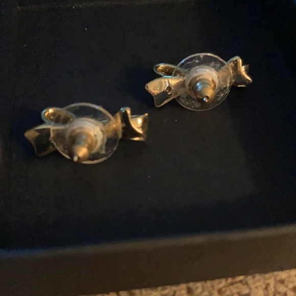 Kate Spade ♠️ Gold Bow Earrings. - Picture 8 of 9